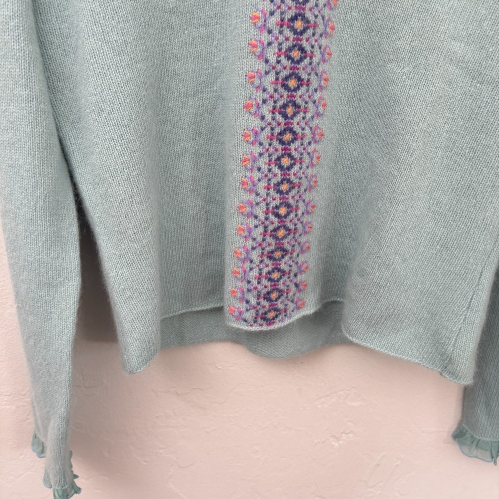 Garnet Hill Embroidered Sweater Women Medium Light Blue Lambswool Angora FLAW - Picture 7 of 16